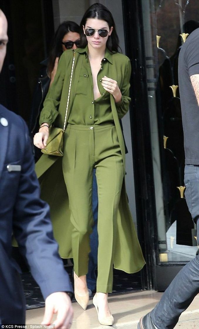 Fashion Uma roupa dark toda verde muito linda