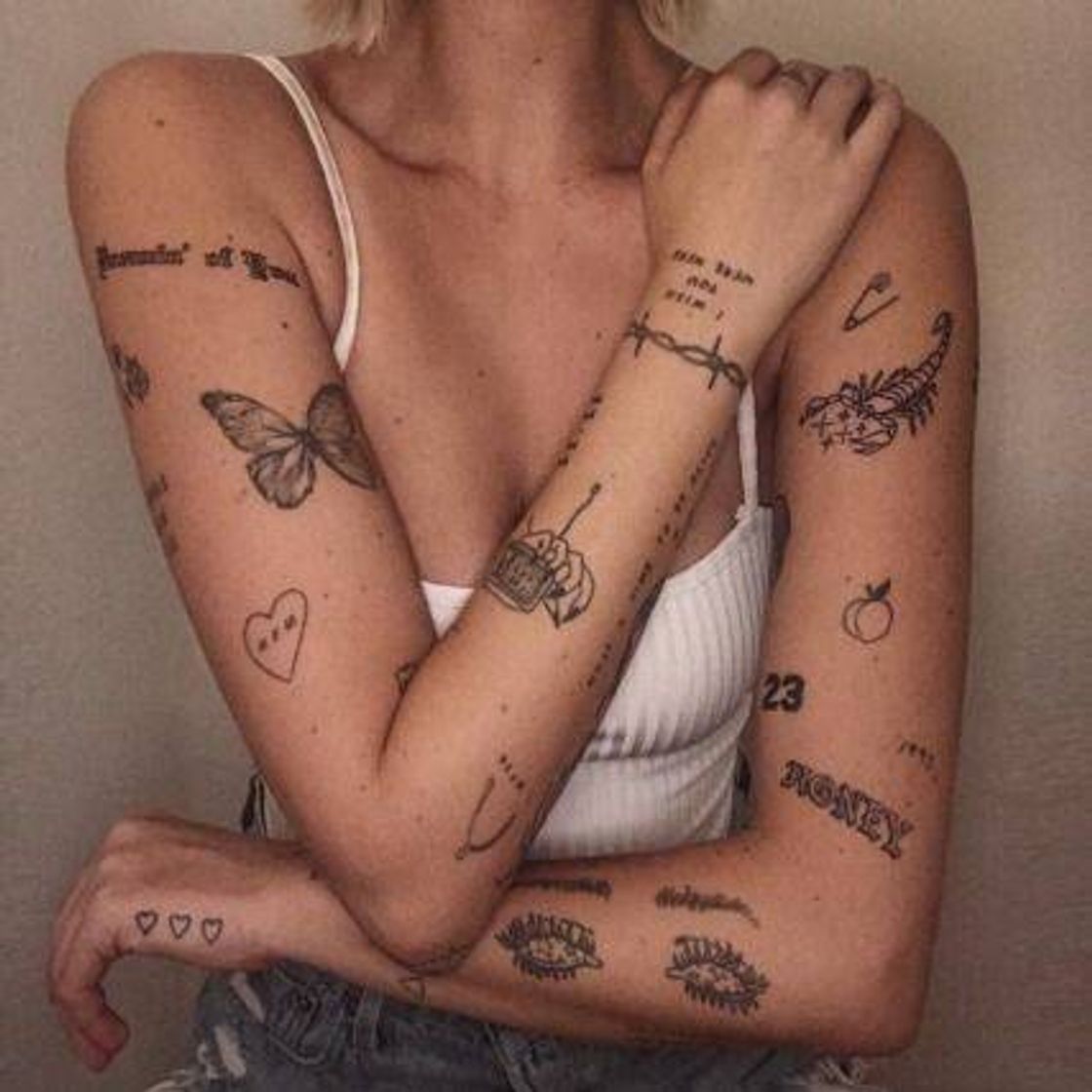 Fashion tatuagens médias em grande número 🍷