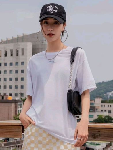 Uma camiseta branca linda da SHEIN♡