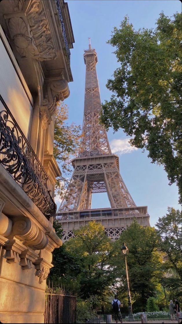 Place Torre Eiffel