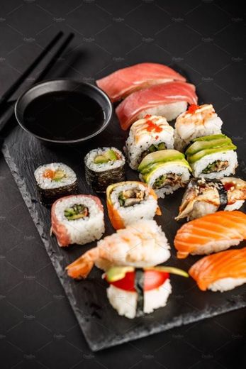 Sushi rolls 