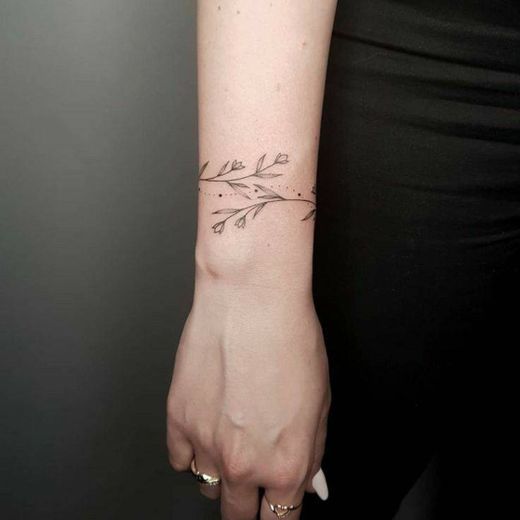 Tatuagem minimalista/flor 