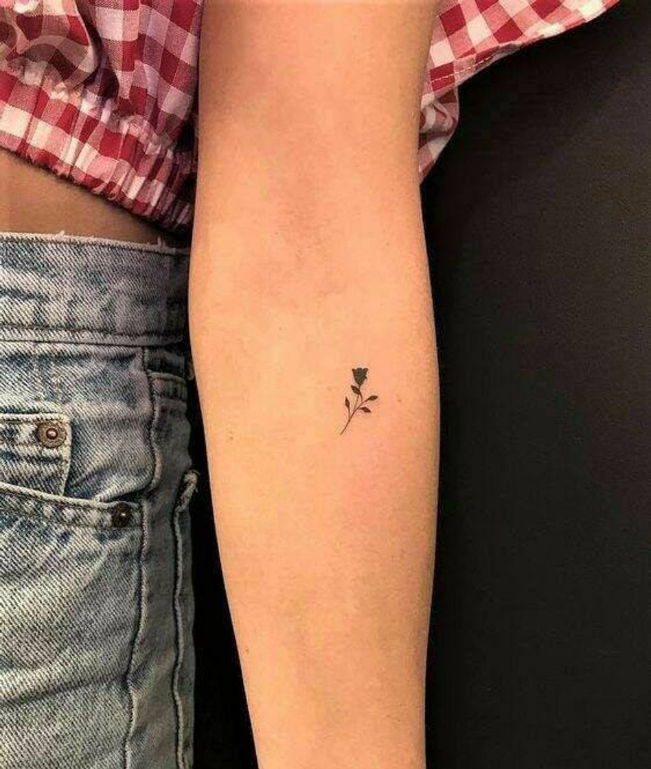 Fashion Tatuagem minimalista/ flor