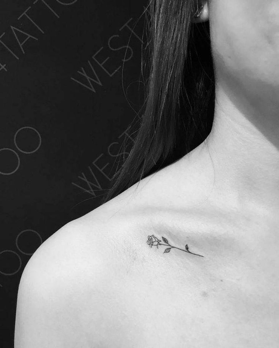 Fashion Tatuagem minimalista/ flor