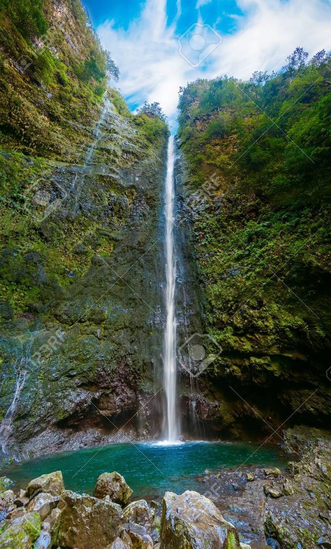 Lugar Levada do Caldeirão Verde