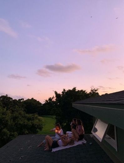 Sunset friends vibes 