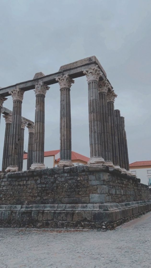 Place Templo romano de Évora