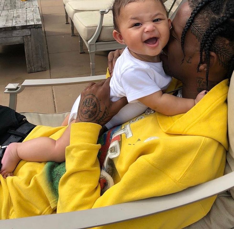 Fashion Travis brincando com Stormi