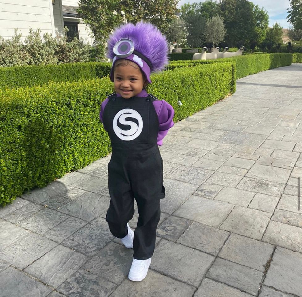 Fashion Stormi vestida de minion no Halloween 2020