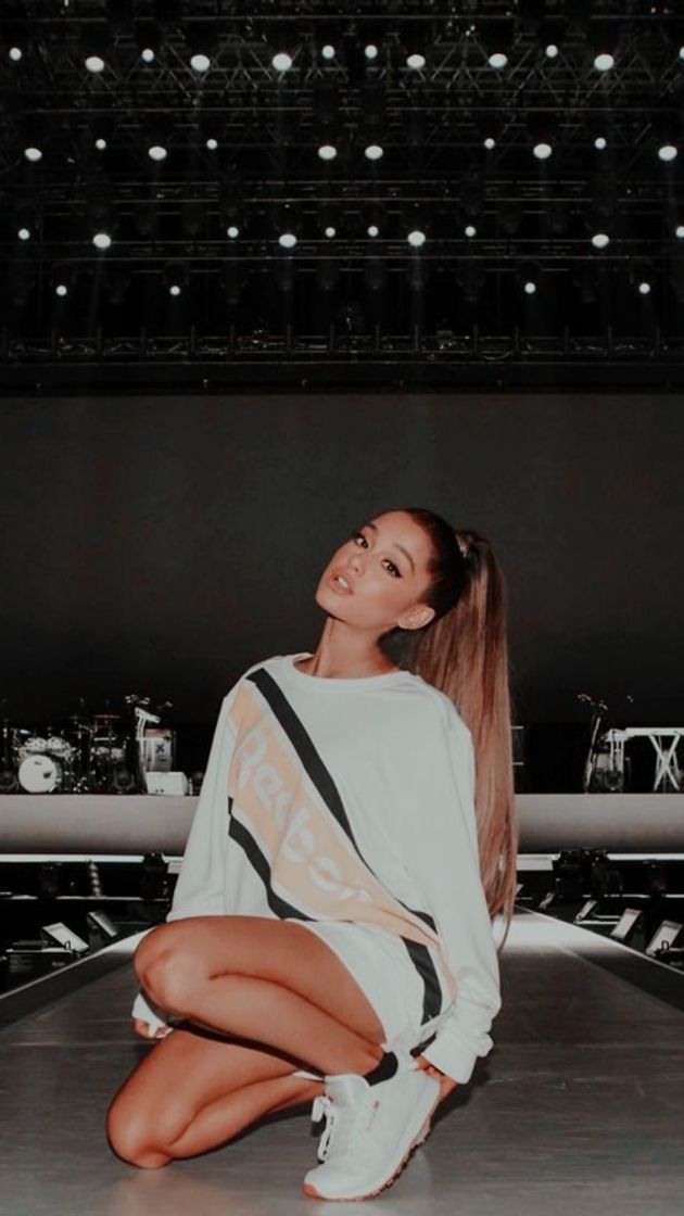 Fashion Wallpapers Ariana 🐇