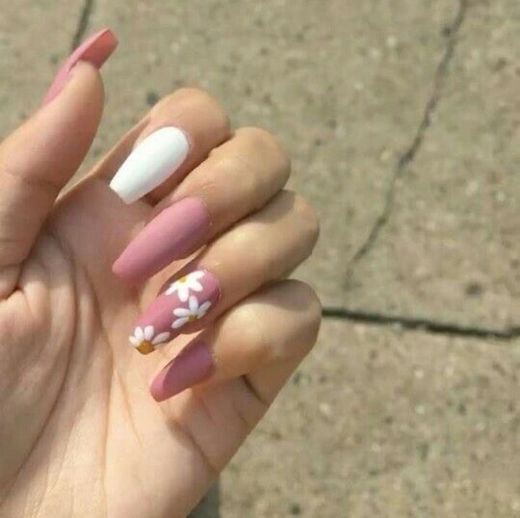 Unhas Rosinha decorada