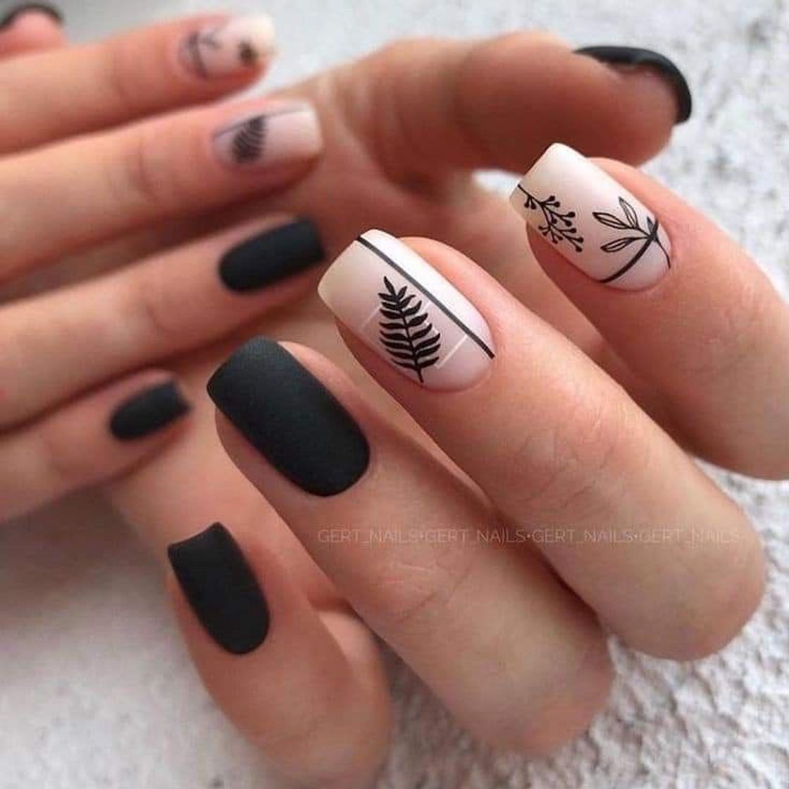 Moda Nails 