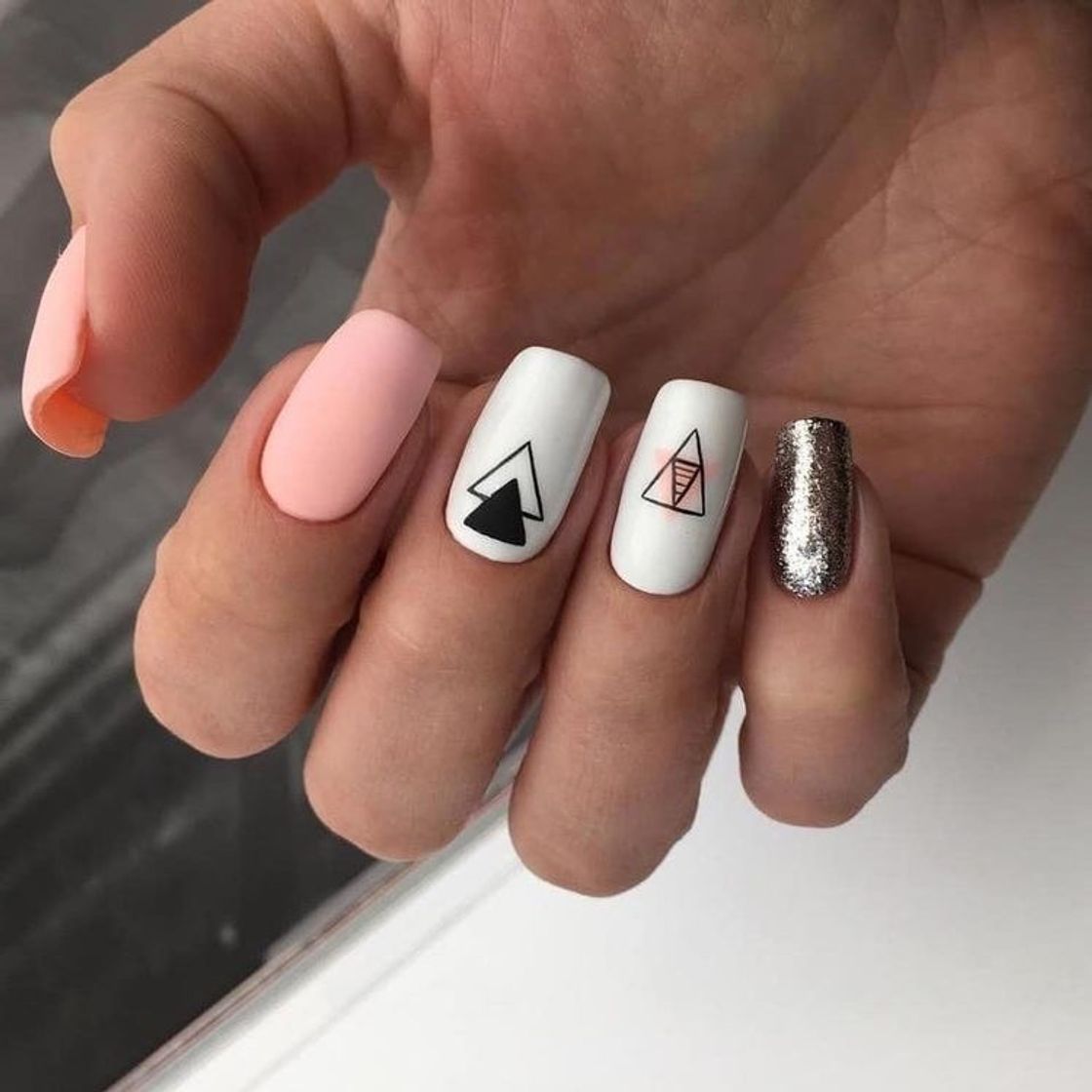 Moda Nails 