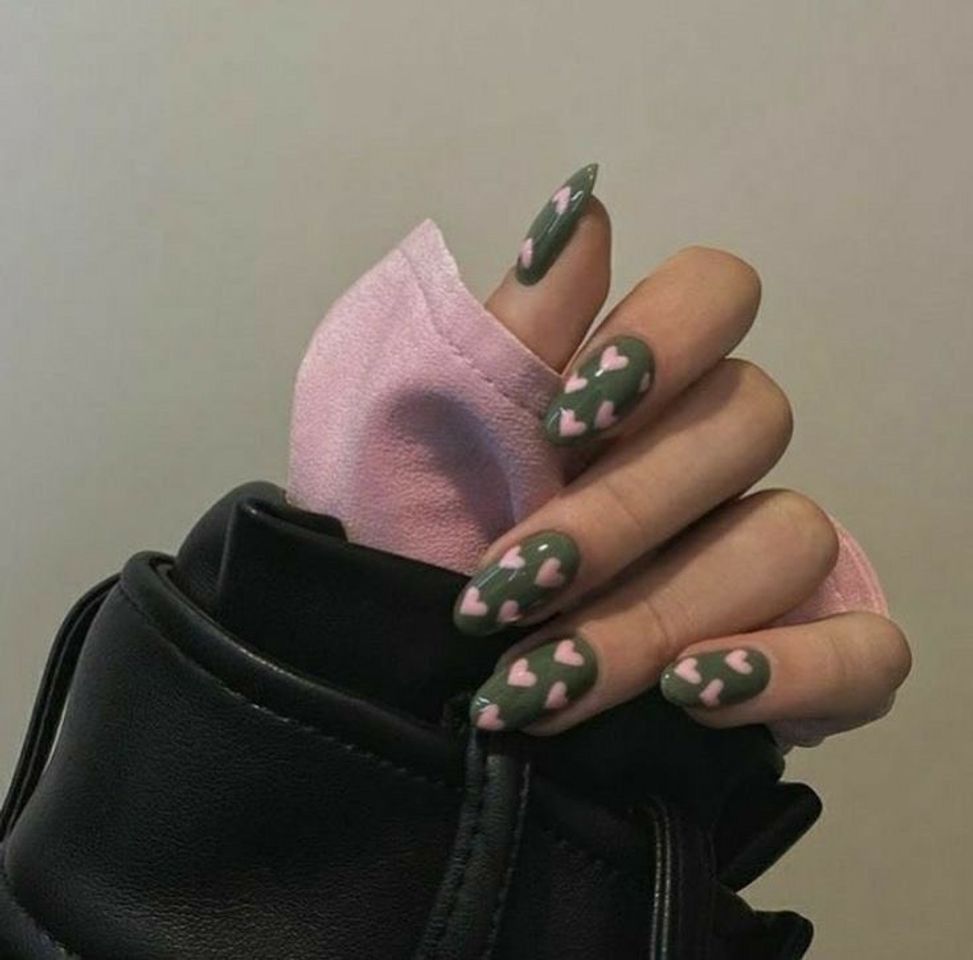 Moda unhas coraçãozinhos