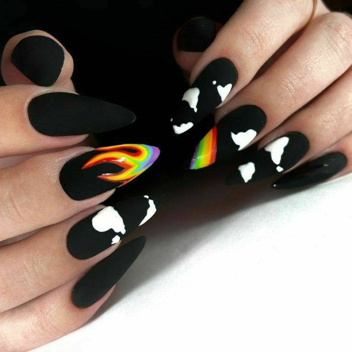 Moda O fogo nas unhas