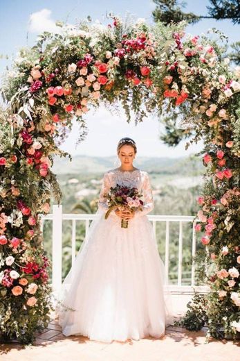 Arco de casamento ao ar livre