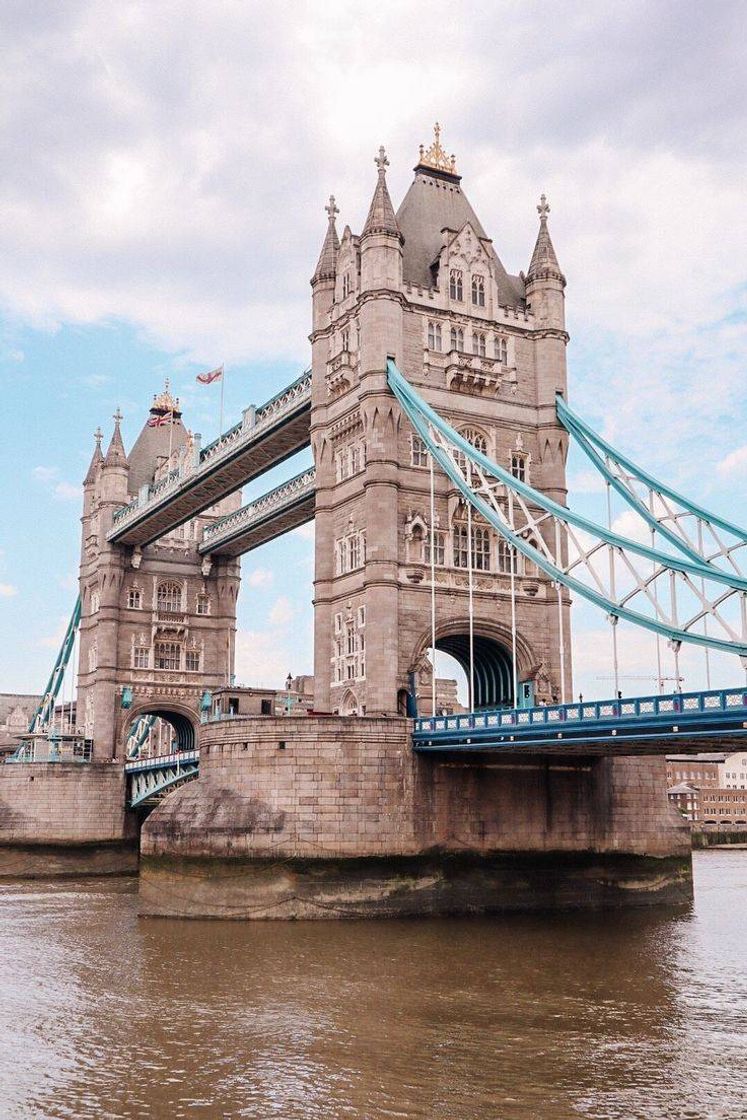 Fashion tower bridge 🌉