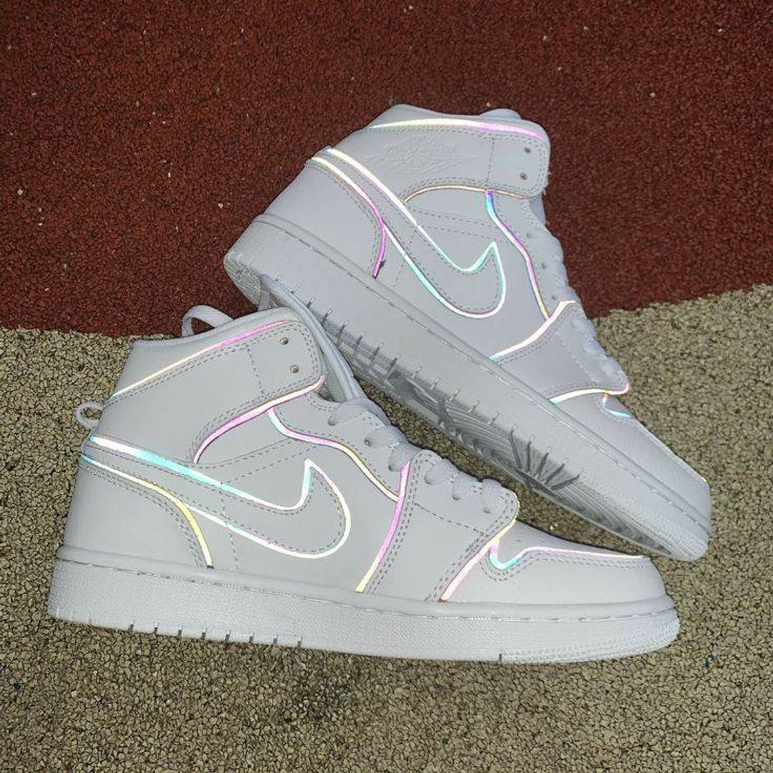 Fashion Air Jordan 1s Mid Se "Iridescent Outline"