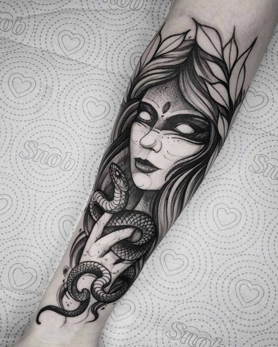 Fashion Tatuagem - Mulher e Cobra