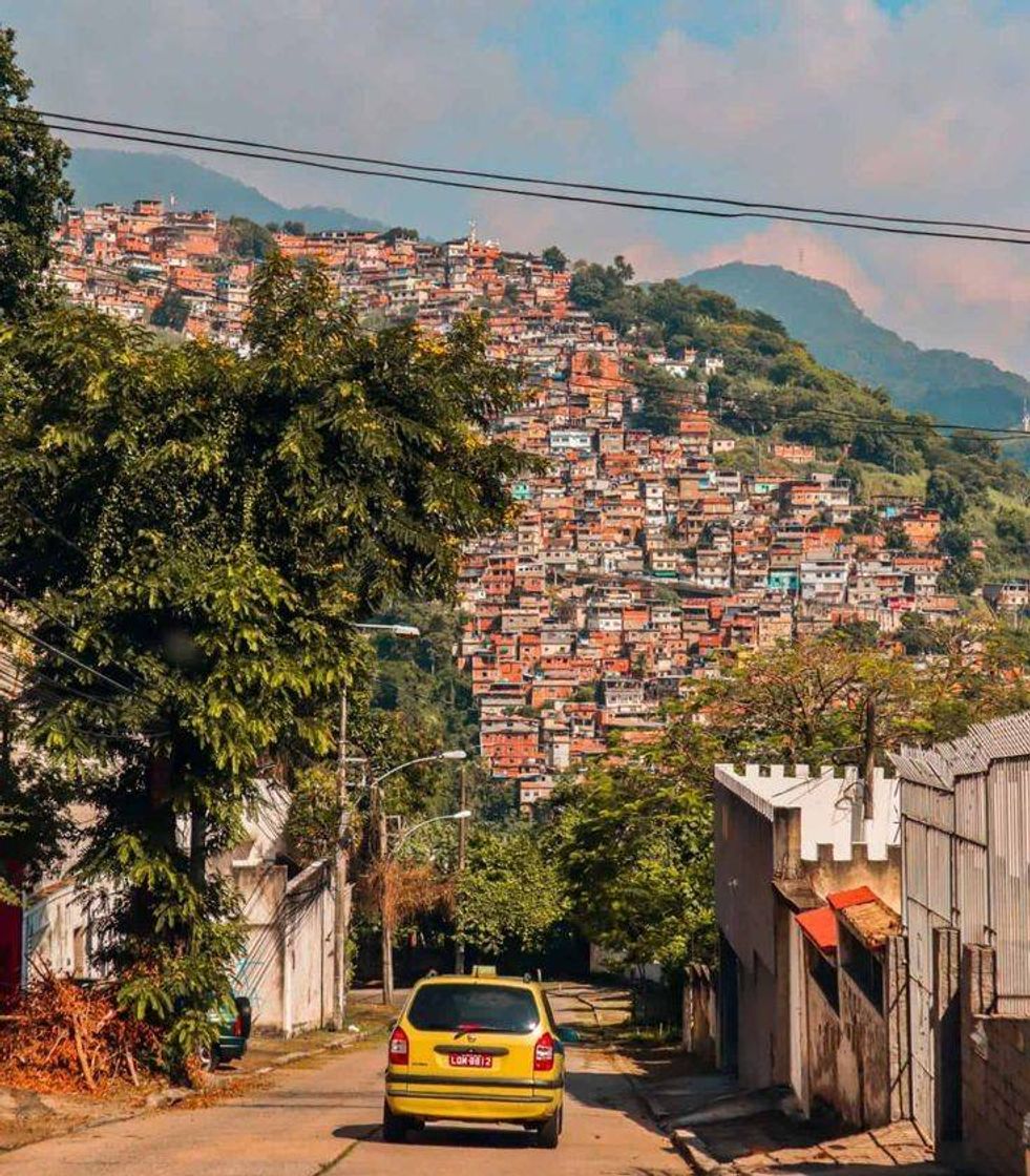 Fashion next stop: favela