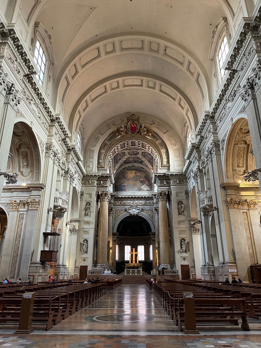 Place Cattedrale Metropolitana di San Pietro