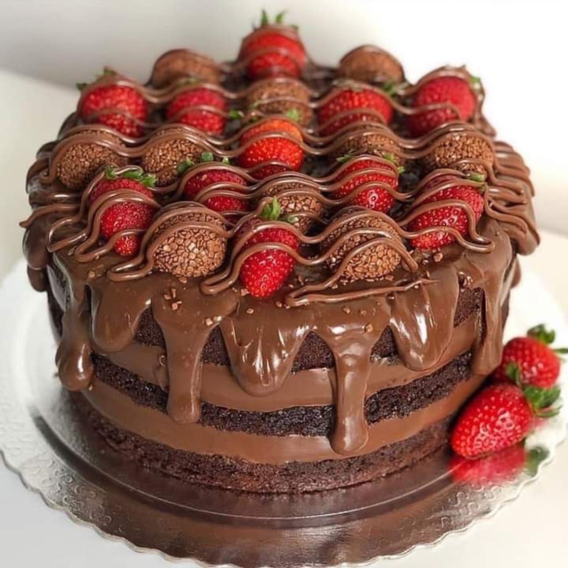 Moda  Bolo de chocolate e morango 🍓 