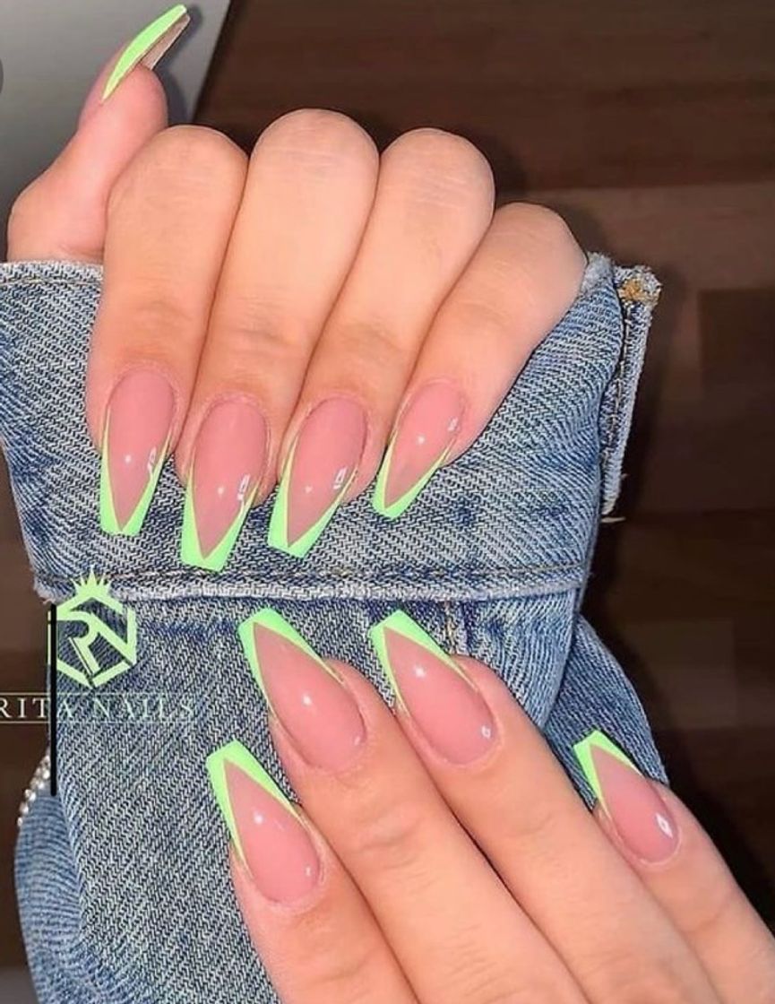 Moda Beautiful nails 