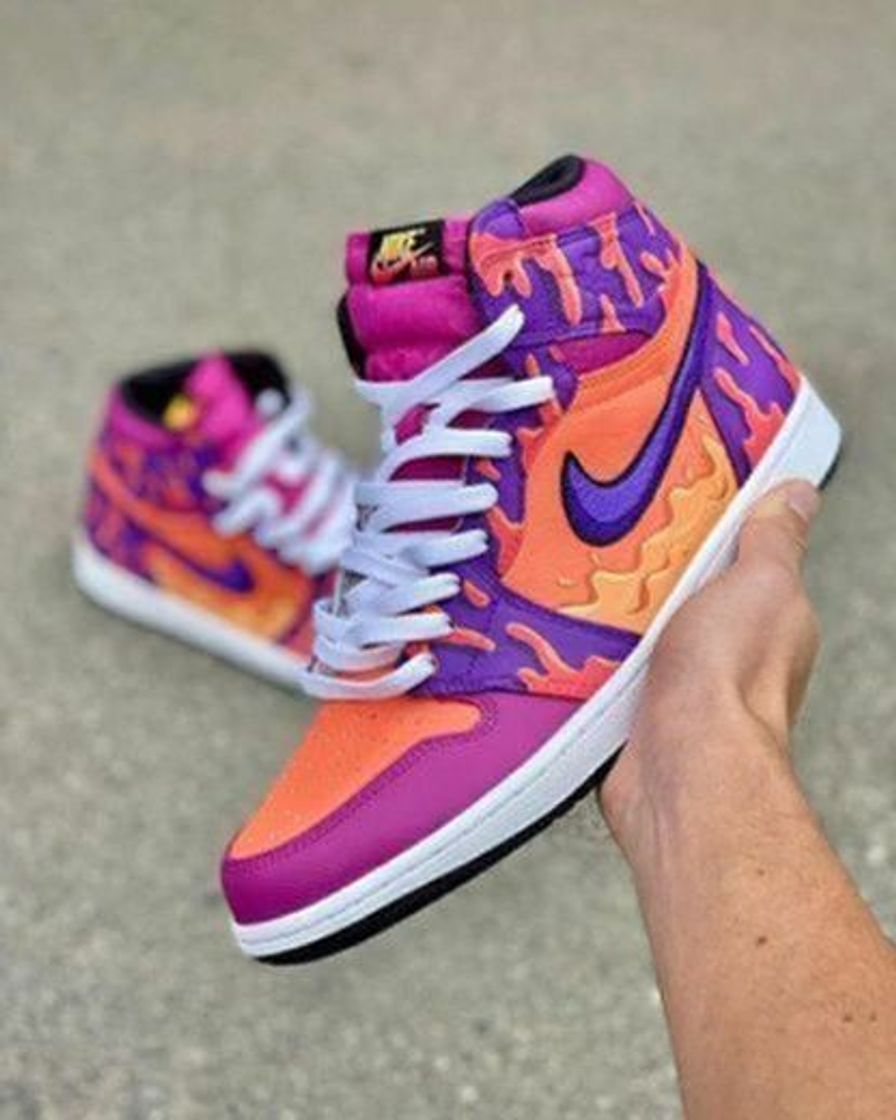 Social NIKE Air Jordan 1 Mid