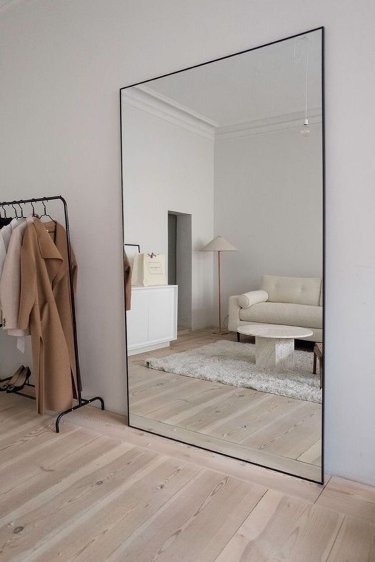 Fashion Modern and minimalist mirror.