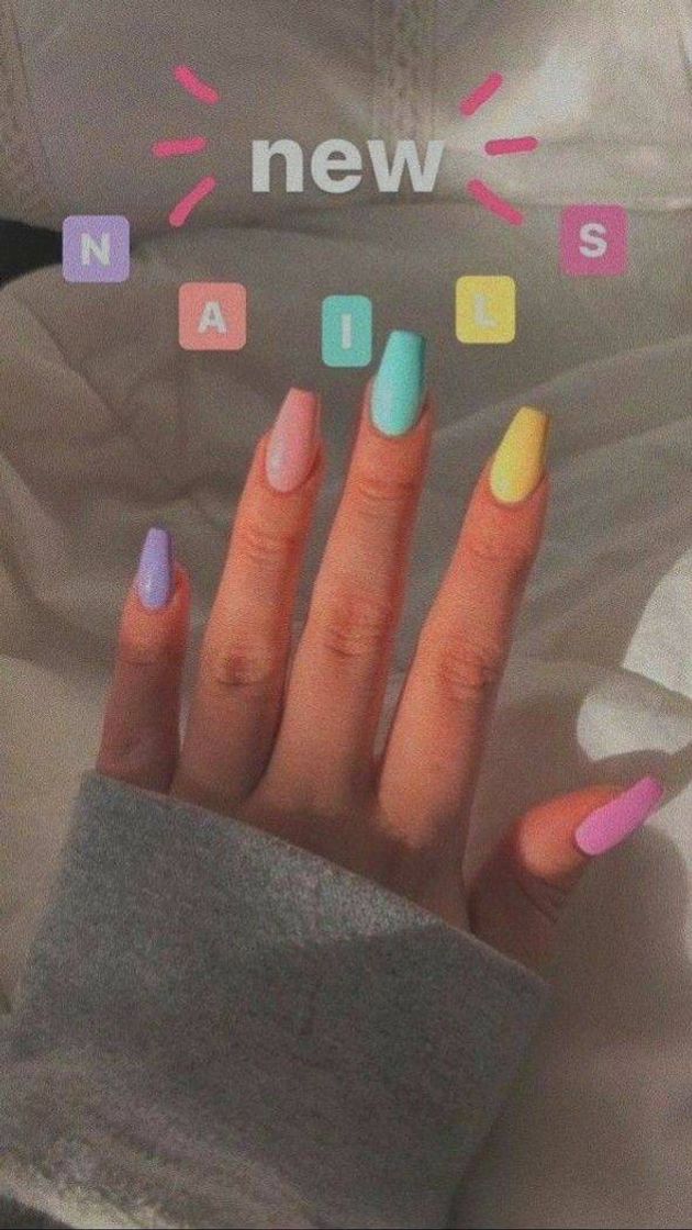 Moda Idéia de unhas coloridas