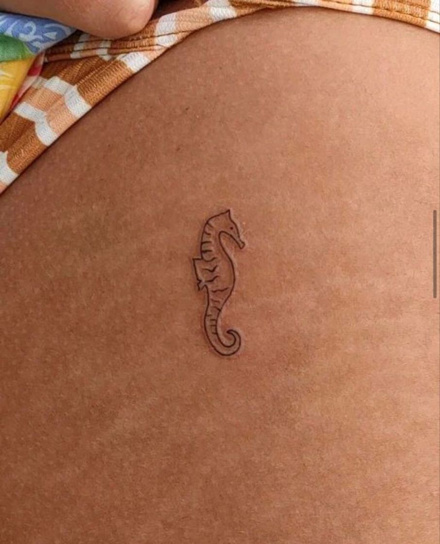 Social mini tatuagem de cavalo marinho 