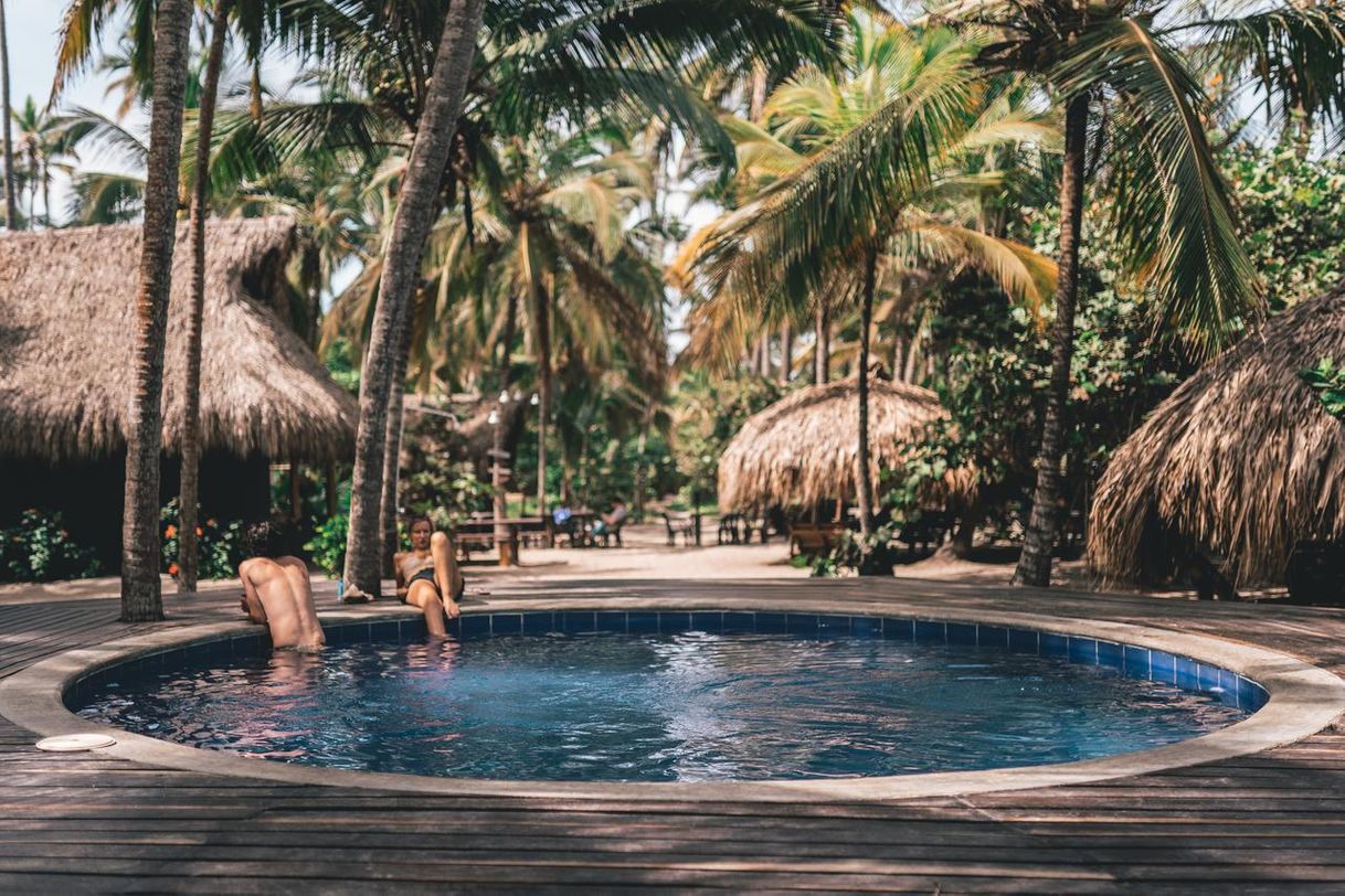 Lugar Los Hermanos Beach Hostal & Bar
