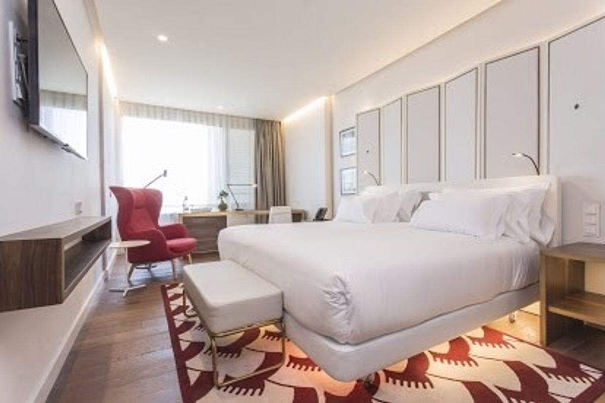 Lugar Hotel NH Collection Madrid Eurobuilding