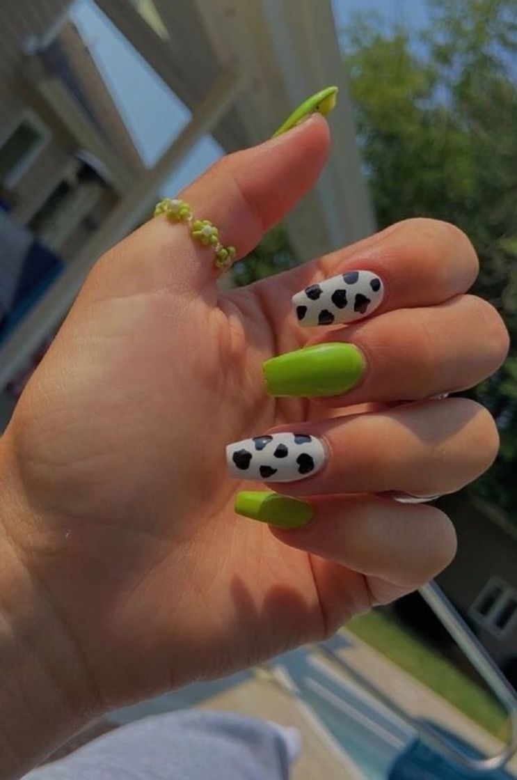 Moda Nails