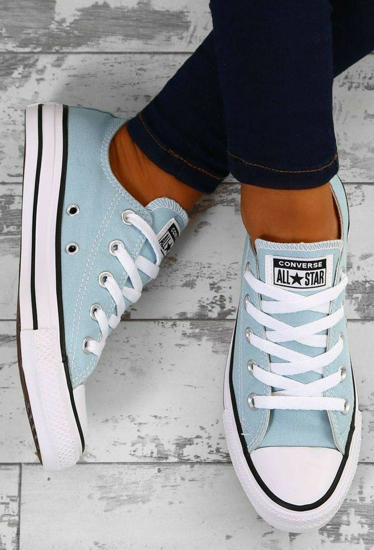 Moda All star branco e azul claro