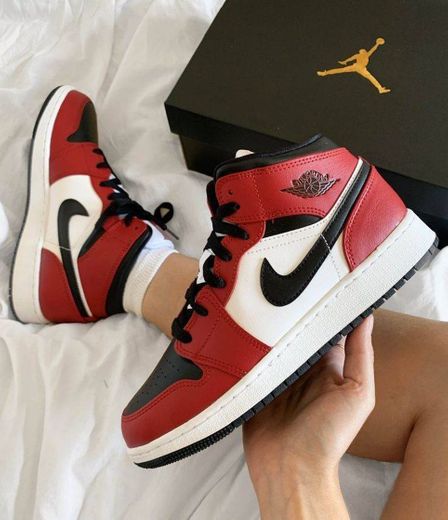 Air Jordan 1 Mid Black Toe