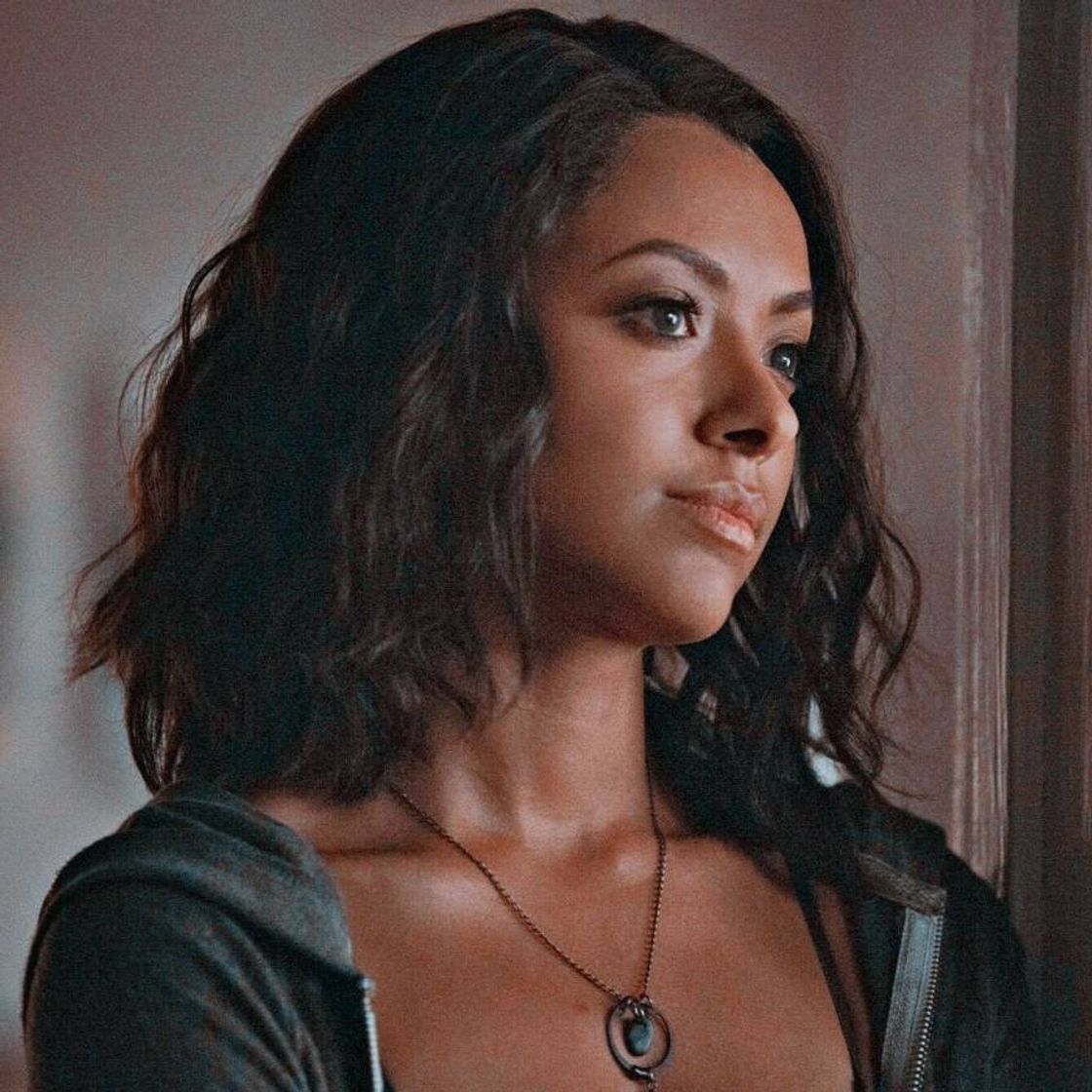 Moda Bonnie Bennett