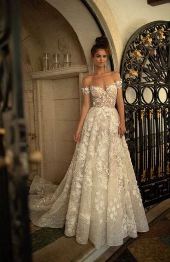 Vestido de noiva moderno e glamouroso