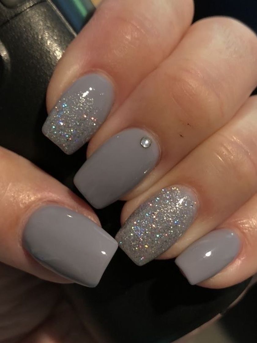 Moda Grey nails 