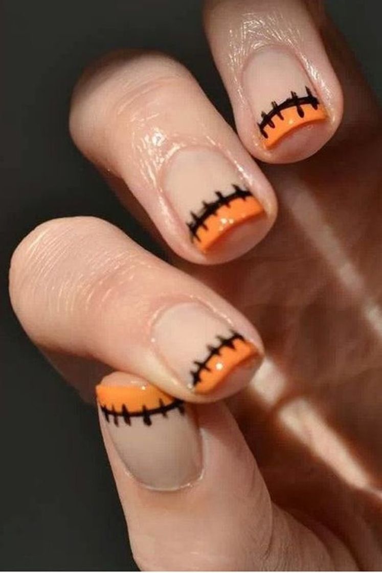 Moda Halloween nails 