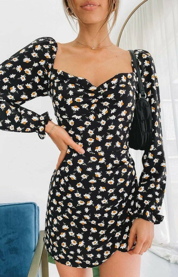 Moda 🖤 Preto floral casual 🌼