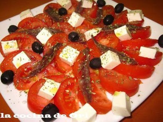 ensalada de tomate y anchoas