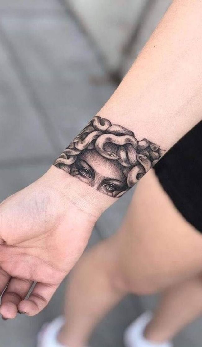 Fashion tatto medusa.