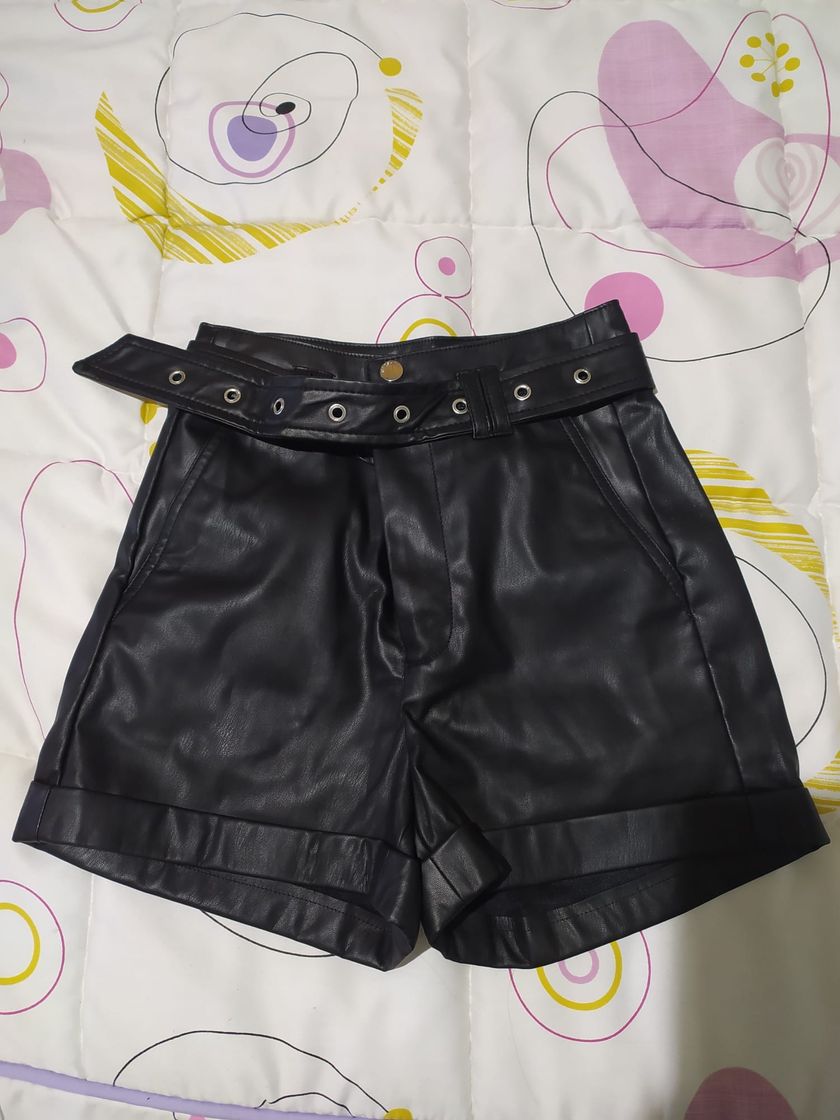 Moda Shorts de cuero Bershka