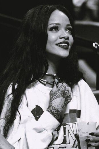 Rihanna 💫