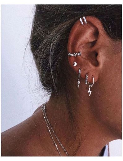 Piercings na orelha 🦋🖤