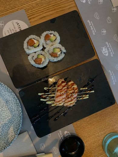 Más Que Sushi - Restaurante Japonés