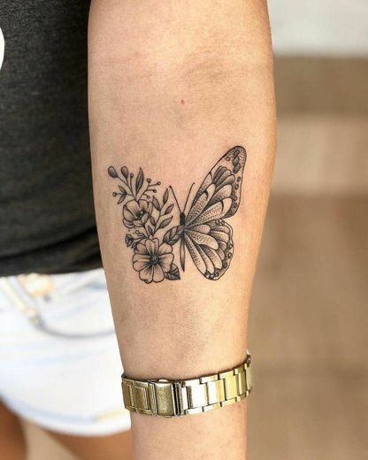 Tatuagem borboleta e flores 🦋🌺