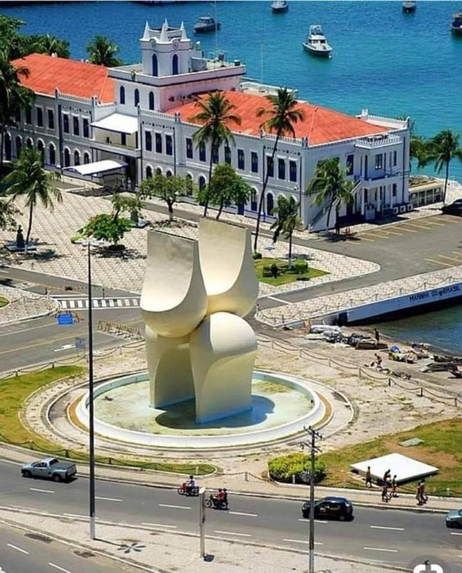 Fashion Conheça a história do Monumento a Salvador consumido pelo fogo