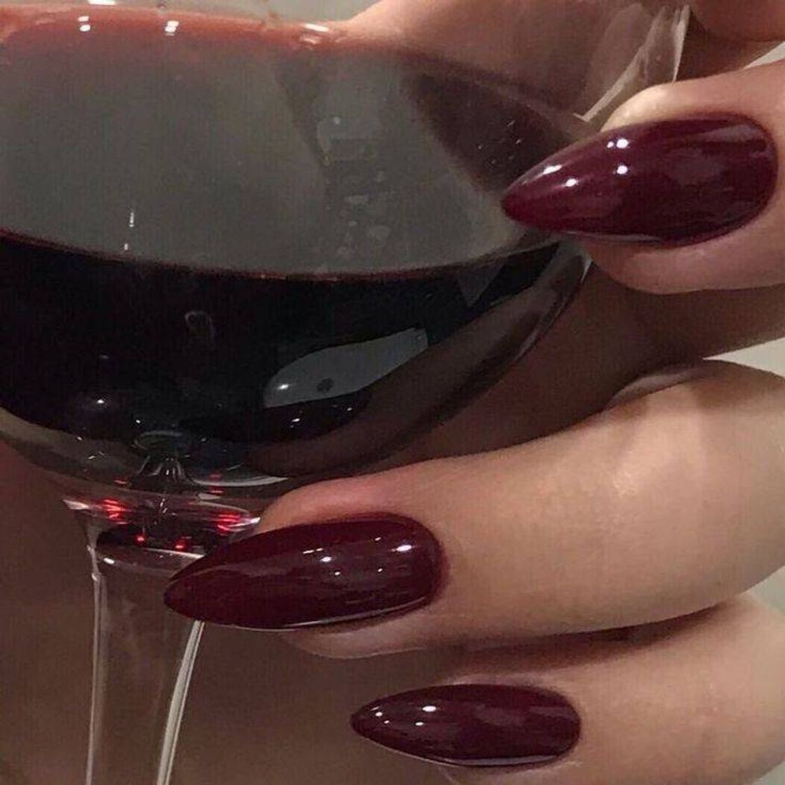 Moda red wine nail inspo 🥀